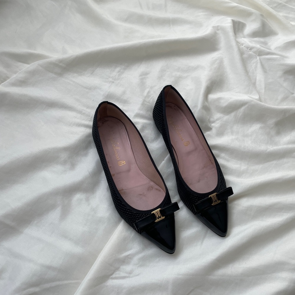 Pretty Ballerinas Black Flats with Bow Detail ✨ minor wear on inner soles 7.5✨